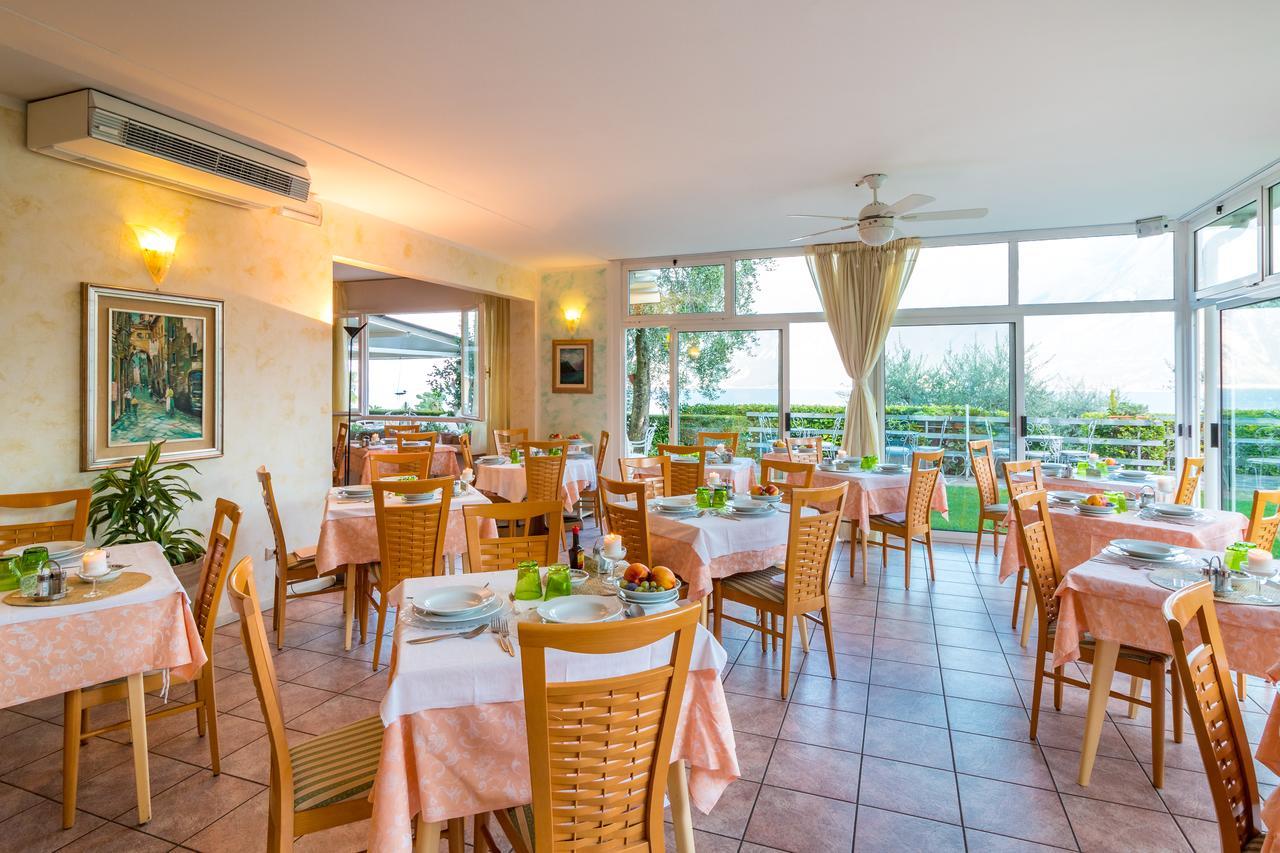 Hotel Riviera Panoramic Green Resort Limone sul Garda Exterior foto