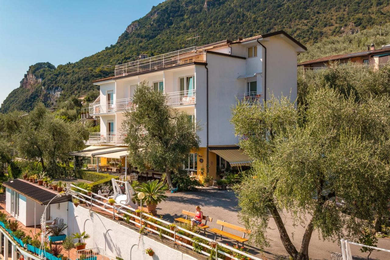 Hotel Riviera Panoramic Green Resort Limone sul Garda Exterior foto