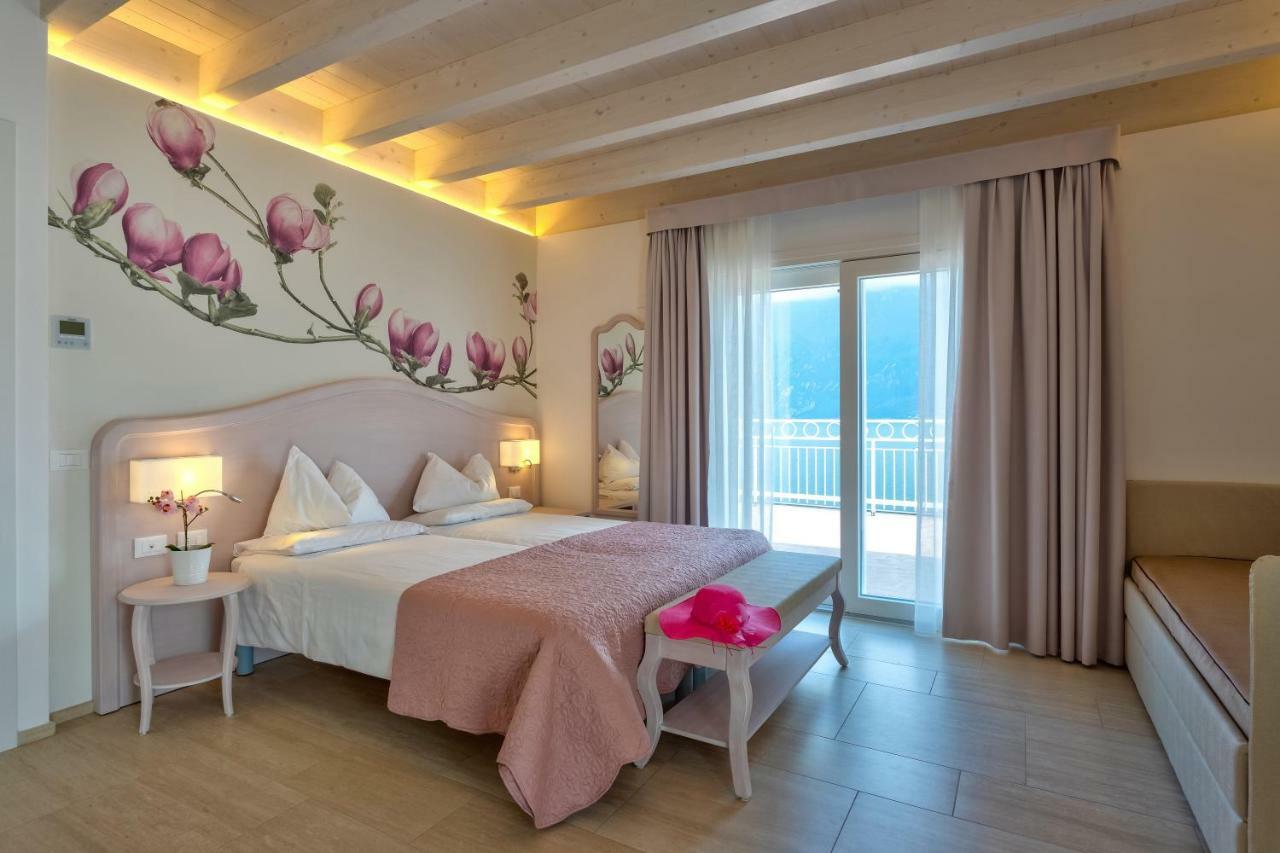 Hotel Riviera Panoramic Green Resort Limone sul Garda Exterior foto