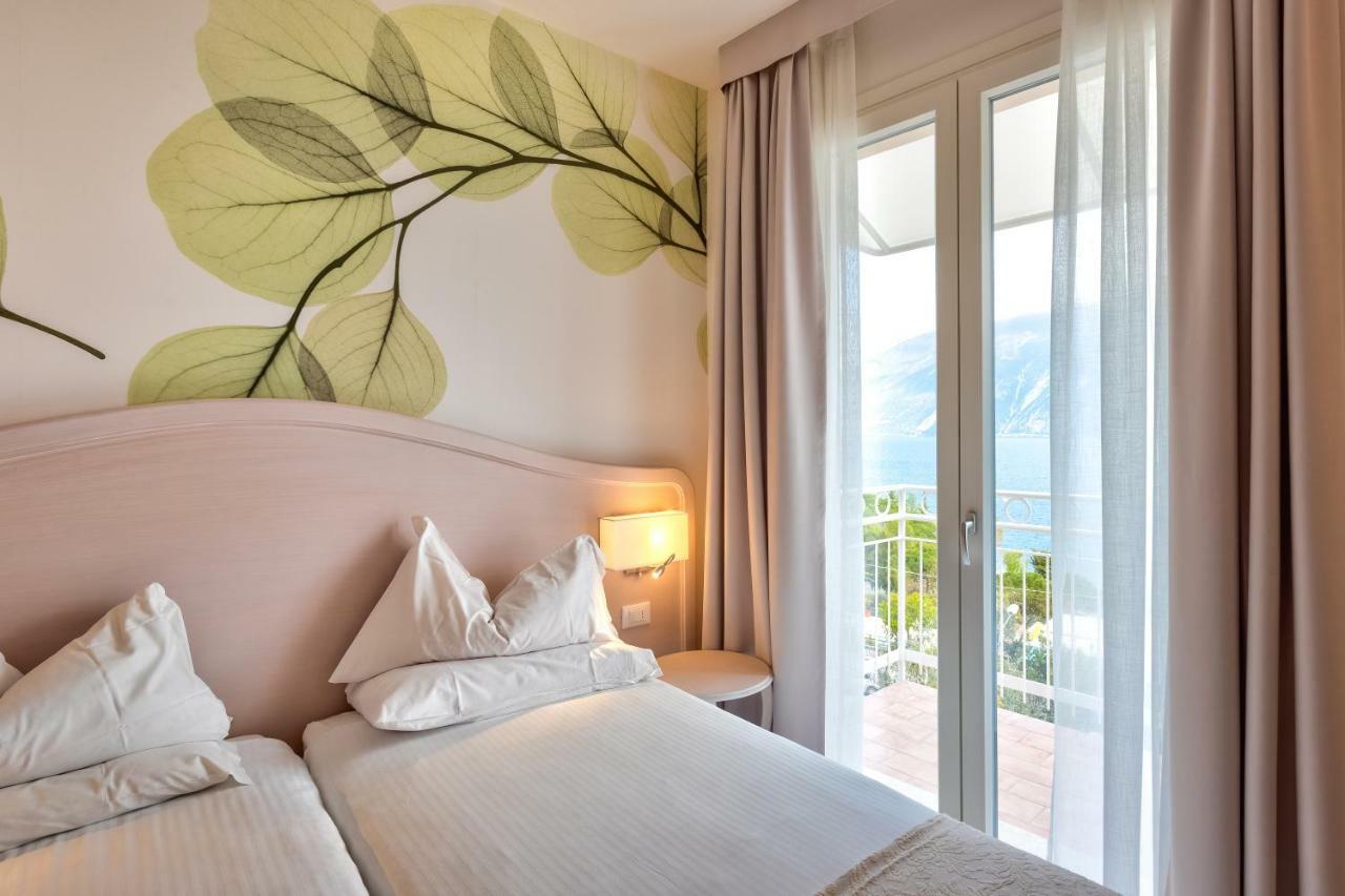 Hotel Riviera Panoramic Green Resort Limone sul Garda Exterior foto